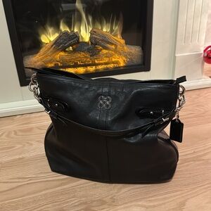 COACH PURSE!!  Elegant Black Leather Shoulder Bag